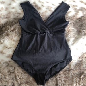 Body Wrappers Leotard, deep plunge neckline! 🎀